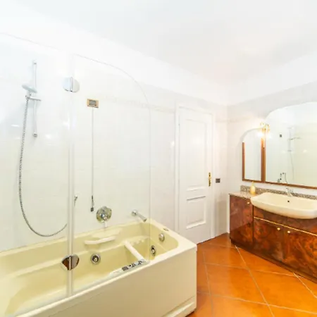 Villa Oliva *